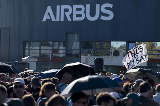 Fourth day of the indefinite strike by Airbus workers at the Getafe plant in Madrid Several people on the fourth day of the indefinite strike by Airbus employees, on August 28, 2026, in Getafe, Madrid, Spain. Approximately 14,000 Airbus workers in Spain have been called upon since Tuesday to join an indefinite strike at the multinational’s six plants in the country to demand better wages and working conditions. The Airbus plant in Getafe is the group’s largest in Spain, with around 9,000 employees. AUGUST 28, 2026 Spain  Copyright: xAlbertoxOrtegax 7735372