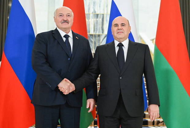 RUSSIA, MOSCOW - AUGUST 28, 2026: Russia s Prime Minister Mikhail Mishustin (R) and Belarus PresidentAlexander Lukashenko shake hands during a meeting at the House of the Russian Government. Alexander Miridonov POOL TASS  96737750