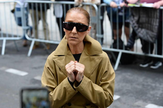 Céline Dion was cheered by her fans upon her arrival at the Royal Monceau luxury hotel in Paris on August 28, 2026. Céline Dion plans to give a series of 16 concerts in France, after more than six years away from the stage due to the rare neurological condition she suffers from. Her shows will begin on September 12, 2026, at the Plenitude Arena in Nanterre, Hauts-de-Seine. She plans to perform three concerts a week, on Wednesdays, Fridays, and Saturdays, in front of more than 30,000 spectators per night. Ten additional concerts are also scheduled for May 2027. Céline Dion was greeted by fans upon her arrival at the Royal Monceau luxury hotel in Paris on August 28, 2026. She plans to perform a series of 16 concerts in France, marking her re  Copyright: xAgencex xBestimagexAgencex xBestimagex