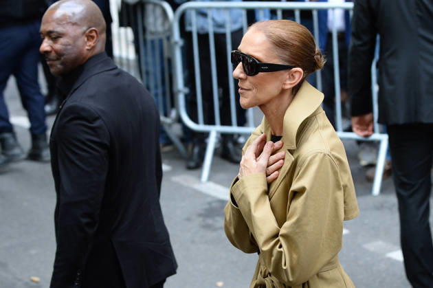 Céline Dion was cheered by her fans upon her arrival at the Royal Monceau luxury hotel in Paris on August 28, 2026. Céline Dion plans to give a series of 16 concerts in France, after more than six years away from the stage due to the rare neurological condition she suffers from. Her shows will begin on September 12, 2026, at the Plenitude Arena in Nanterre, Hauts-de-Seine. She plans to perform three concerts a week, on Wednesdays, Fridays, and Saturdays, in front of more than 30,000 spectators per night. Ten additional concerts are also scheduled for May 2027. Céline Dion was greeted by fans upon her arrival at the Royal Monceau luxury hotel in Paris on August 28, 2026. She plans to perform a series of 16 concerts in France, marking her re  Copyright: xAgencex xBestimagexAgencex xBestimagex
