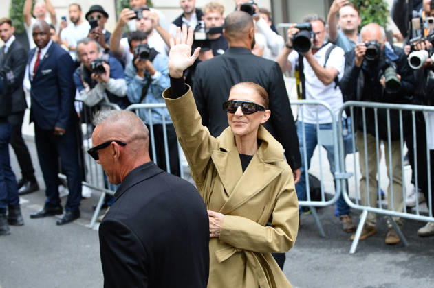 Céline Dion was cheered by her fans upon her arrival at the Royal Monceau luxury hotel in Paris on August 28, 2026. Céline Dion plans to give a series of 16 concerts in France, after more than six years away from the stage due to the rare neurological condition she suffers from. Her shows will begin on September 12, 2026, at the Plenitude Arena in Nanterre, Hauts-de-Seine. She plans to perform three concerts a week, on Wednesdays, Fridays, and Saturdays, in front of more than 30,000 spectators per night. Ten additional concerts are also scheduled for May 2027. Céline Dion was greeted by fans upon her arrival at the Royal Monceau luxury hotel in Paris on August 28, 2026. She plans to perform a series of 16 concerts in France, marking her re  Copyright: xAgencex xBestimagexAgencex xBestimagex