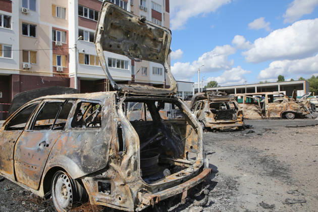 Burnt-out cars are parked outside an apartment block after a Russian drone attack on Vyshneve, Bucha district, Kyiv region, Ukraine, August 28, 2026. A drone struck the courtyard of a residential complex, sparking a large-scale fire that destroyed more than a dozen civilian vehicles. The powerful shock wave shattered windows and damaged the facades of nearby high-rise buildings. One man was killed in the Bucha district in this morning’s attack, and another civilian sustained multiple shrapnel wounds. (Photo by Volodymyr Tarasov Ukrinform) Aftermath of Russian drone attack in Vyshneve in Kyiv region  Copyright: xVolodymyrxTarasovx