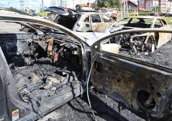 Burnt-out cars lie damaged after a Russian drone attack on Vyshneve, Bucha district, Kyiv region, Ukraine, August 28, 2026. A drone struck the courtyard of a residential complex, sparking a large-scale fire that destroyed more than a dozen civilian vehicles. The powerful shock wave shattered windows and damaged the facades of nearby high-rise buildings. One man was killed in the Bucha district in this morning’s attack, and another civilian sustained multiple shrapnel wounds.(Photo by Volodymyr Tarasov Ukrinform) Aftermath of Russian drone attack in Vyshneve in Kyiv region  Copyright: xVolodymyrxTarasovx