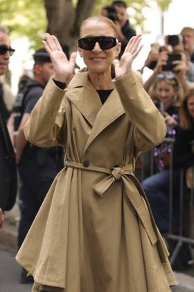 Céline Dion was cheered by her fans upon her arrival at the Royal Monceau hotel in Paris on August 28, 2026. Céline Dion plans to give a series of 16 concerts in France, after more than six years away from the stage due to the rare neurological condition from which she suffers. Her shows will begin on September 12, 2026, at the Plenitude Arena in Nanterre, Hauts-de-Seine. She plans to perform three concerts a week, on Wednesdays, Fridays, and Saturdays, in front of more than 30,000 spectators per night. Ten additional concerts are also scheduled for May 2027. Jasmine Aissaoui, Bestimage. Céline Dion was greeted by fans upon her arrival at the Royal Monceau luxury hotel in Paris on August 28, 2026. She plans to perform a series of 16 concer  Copyright: xJasminexAissaouix xBestimagexJasminexAissaouix xBestimagex