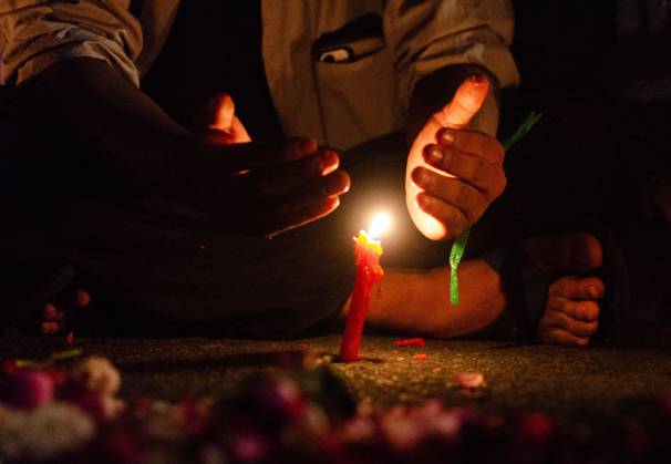 Students and workers hold ˜Dark August™ protest in Yogyakarta SLEMAN, INDONESIA AUGUST 28, 2026: Demonstrators hold torches and light candles during an evening protest titled Agustus Gelap (Dark August) at the Gadjah Mada University (UGM) roundabout in Sleman, Special Region of Yogyakarta, Indonesia, on August 28, 2026. Organized by the Aliansi Rakyat Memanggil movement, the demonstration brought together university students, workers and ride-hailing drivers to commemorate victims of human rights violations and call for accountability over alleged police violence and stronger legal protections for Indonesian migrant workers. Sleman Indonesia Copyright: x xMessaxAdixSaputrax xJNAxPressx