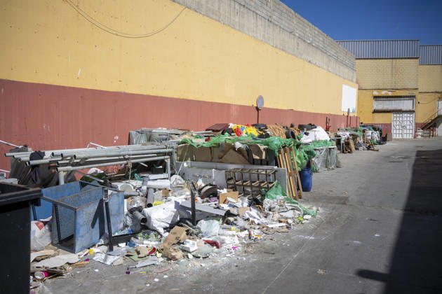 Daily Life for Migrants at the El Tarajal Industrial Park: Makeshift shelters built by migrants at the El Tarajal Industrial Park, August 28, 2026, in Ceuta, Spain. Ceuta has announced plans to renovate the six industrial buildings in the El Tarajal industrial park to transform them into a reception center. The project includes the installation of restrooms, kitchens, bedrooms, and other facilities. Depending on the condition of each building, the project will also require the replacement of roofs, painting, and other repairs. AUGUST 28, 2026 MIGRATION CRISIS Ceuta, Spain Copyright: xMarcosxMorenox 7736109