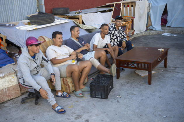 Daily Life of Migrants at the El Tarajal Industrial Park: Several people at the El Tarajal Industrial Park, August 28, 2026, in Ceuta, Spain. Ceuta has announced plans to renovate the six industrial buildings in the El Tarajal industrial park in order to transform them into a reception center. The project includes the installation of restrooms, kitchens, bedrooms, and other facilities. Depending on the condition of each building, the project will also require the replacement of roofs, painting, and other repairs. AUGUST 28, 2026 MIGRATION CRISIS Ceuta, Spain Copyright: xMarcosxMorenox 7736117