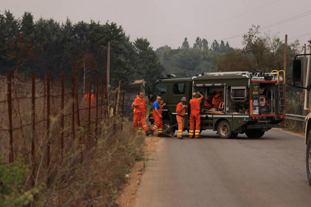 Wildfire suppression efforts continue on Italy s Sicily and Sardinia islands PALERMO, ITALY - AUGUST 28: Firefighting teams and forestry workers respond to tackle a wildfire from the ground with water tankers, while the gendarmerie intervened from the air with a helicopter, in Pianetto, near Palermo, Italy on August 28, 2026. Alberto Lo Bianco Anadolu Palermo Italy. Editorial use only. Please get in touch for any other usage.  Copyright: x2026xAnadoluxAlbertoxLoxBiancox