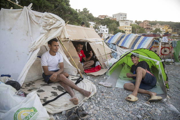 Trampolín Beach once again looks the same as it did during the early days of the mass arrival of migrants. Dozens of people are living and spending the night on Trampolín Beach as of August 28, 2026, in Ceuta, Spain. Hundreds of undocumented migrants remain in the Trampolín Beach area, where they have once again built shacks. AUGUST 28, 2026 MIGRATION CRISIS Ceuta Ceuta, Spain  Copyright: xMarcosxMorenox 7736540