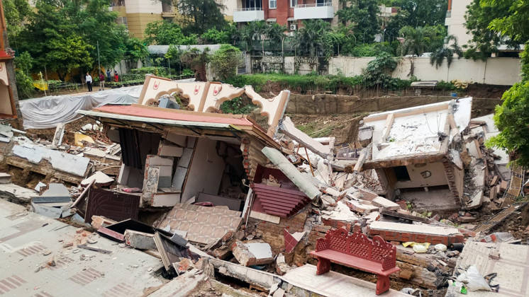 RECORD DATE NOT STATED A portion of Swaminarayan Temple collapsed in Prayagraj Prayagraj, Aug 29 (ANI): A view of the debris after a portion of the Swaminarayan temple collapsed into a deep crater caused by heavy rainfall, in Prayagraj on Saturday. Prayagraj Uttar Pradesh India Copyright: xANIx ANI_20260829050