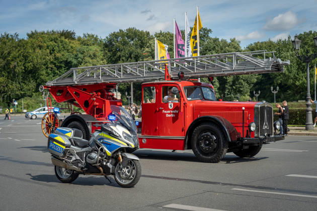 Vehicle parade, 175th anniversary, Berlin Fire Department, Berlin Fire Department vehicle parade, 175th anniversary, Großer Stern, Emergency Number 112, Berlin, Germany