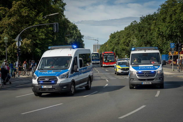 Vehicle Parade, 175th Anniversary, Berlin Fire Department, Berlin Fire Department Vehicle Parade, 175th Anniversary, Großer Stern, Emergency Number 112, Berlin Police, Berlin, GER