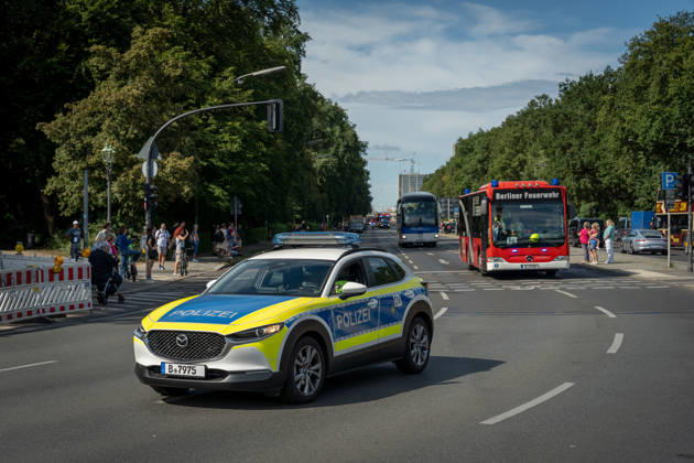 Vehicle Parade, 175th Anniversary, Berlin Fire Department, Berlin Fire Department Vehicle Parade, 175th Anniversary, Großer Stern, Emergency Number 112, Berlin Police, Berlin, GER