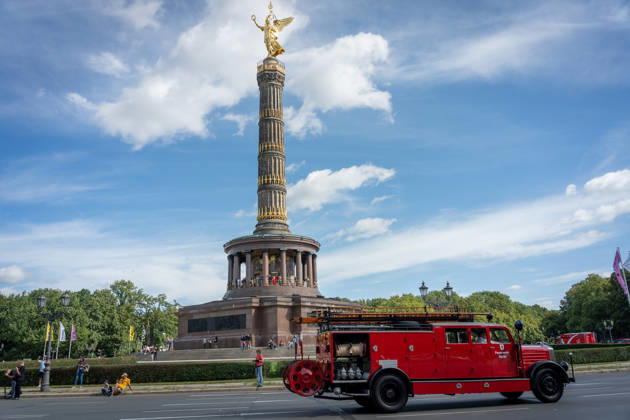 Vehicle parade, 175th anniversary, Berlin Fire Department, Berlin Fire Department vehicle parade, 175th anniversary, Großer Stern, Emergency number 112, Berlin, Germany