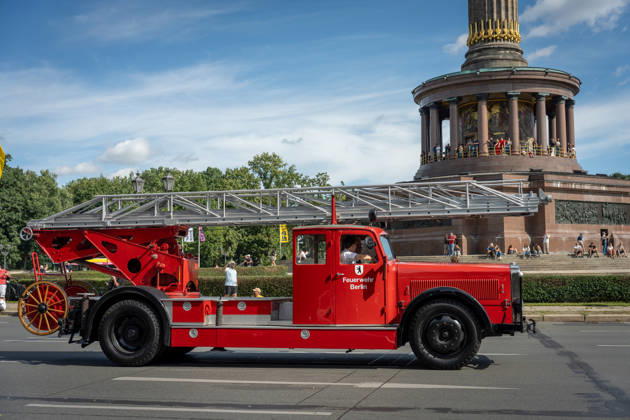 Vehicle parade, 175th anniversary, Berlin Fire Department, Berlin Fire Department vehicle parade, 175th anniversary, Großer Stern, Emergency number 112, Berlin, Germany