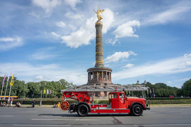 Vehicle parade, 175th anniversary, Berlin Fire Department, Berlin Fire Department vehicle parade, 175th anniversary, Großer Stern, Emergency number 112, Berlin, Germany