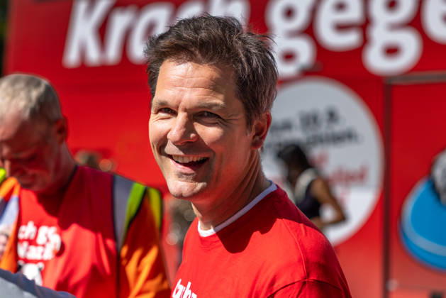 Steffen Krach s Election Campaign, Germany, Berlin, August 29, 2026: SPD lead candidate Steffen Krach in the pedestrian zone on Wilmersdorfer Straße in Berlin’s Charlottenburg district, with the slogan Krach Against Nazis. Steffen Krach is the lead candidate for the 2026 House of Representatives election and for the office of Governing Mayorof Berlin