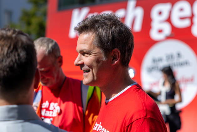 Steffen Krach s Election Campaign, Germany, Berlin, August 29, 2026: SPD lead candidate Steffen Krach in the pedestrian zone on Wilmersdorfer Straße in Berlin’s Charlottenburg district, with the slogan Krach Against Nazis. Steffen Krach is the lead candidate for the 2026 House of Representatives election and for the office of Governing Mayorof Berlin