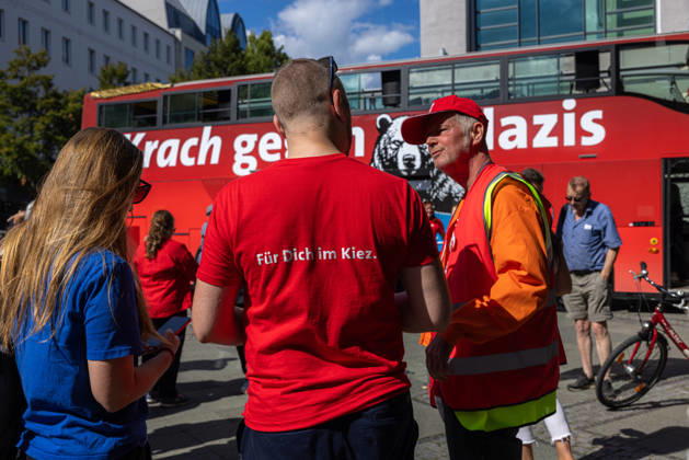 Steffen Krach s Election Campaign, Germany, Berlin, August 29, 2026: SPD lead candidate Steffen Krach in the pedestrian zone on Wilmersdorfer Straße in Berlin’s Charlottenburg district, with the slogan Krach Against Nazis. Steffen Krach is the lead candidate for the 2026 House of Representatives election and for the office of Governing Mayorof Berlin