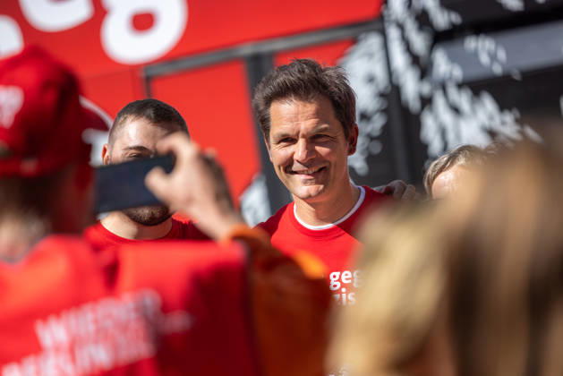 Steffen Krach s Election Campaign, Germany, Berlin, August 29, 2026: SPD lead candidate Steffen Krach in the pedestrian zone on Wilmersdorfer Straße in Berlin’s Charlottenburg district, with the slogan Krach Against Nazis. Steffen Krach is the lead candidate for the 2026 House of Representatives election and for the office of Governing Mayorof Berlin