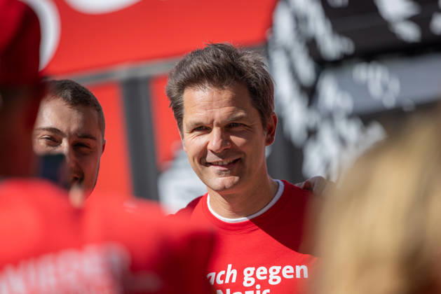 Steffen Krach s Election Campaign, Germany, Berlin, August 29, 2026: SPD lead candidate Steffen Krach in the pedestrian zone on Wilmersdorfer Straße in Berlin’s Charlottenburg district, with the slogan Krach Against Nazis. Steffen Krach is the lead candidate for the 2026 House of Representatives election and for the office of Governing Mayorof Berlin