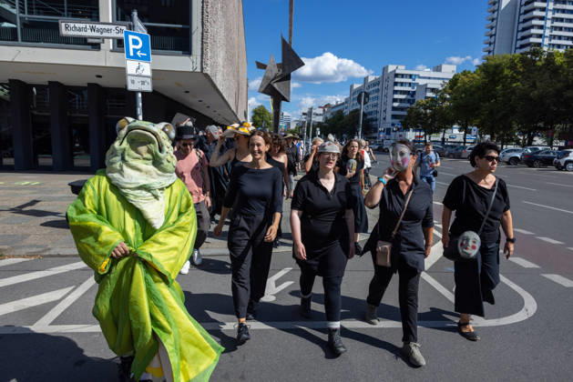 Costume Parade at the Deutsche Oper Berlin, Germany, Berlin, August 29, 2026. With the slogan Unless the People Live Here, the Deutsche Oper Berlin kicked off its new season. Numerous visitors dressed up in costumes from the opera’s wardrobe and, together with a choir, marched through Berlin’s Charlottenburg district in a costume parade.