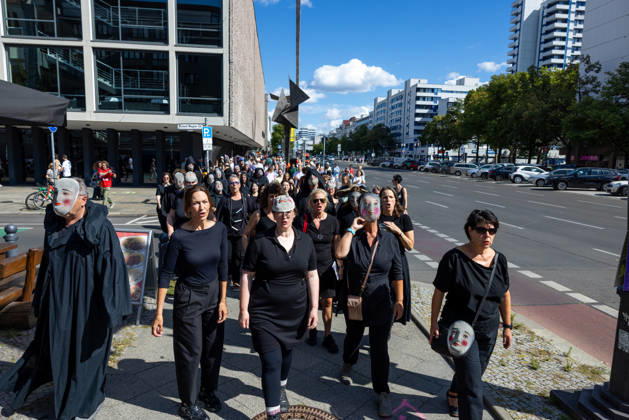 Costume Parade at the Deutsche Oper Berlin, Germany, Berlin, August 29, 2026. With the slogan Unless the People Live Here, the Deutsche Oper Berlin kicked off its new season. Numerous visitors dressed up in costumes from the opera’s wardrobe and, together with a choir, marched through Berlin’s Charlottenburg district in a costume parade.
