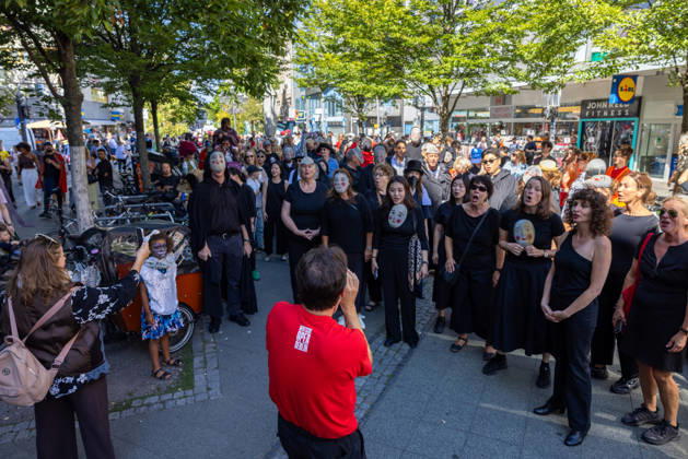 Costume Parade at the Deutsche Oper Berlin, Germany, Berlin, August 29, 2026. With the slogan Unless the People Live Here, the Deutsche Oper Berlin kicked off the new season. Numerous visitors dressed up in costumes from the opera’s wardrobe and, together with a choir, marched through Berlin’s Charlottenburg district in a costume parade.