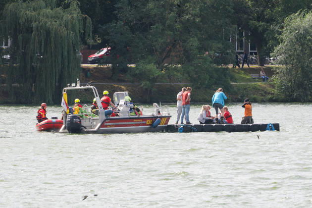 North Rhine-Westphalia Day 2026: Celebrations marking the state’s 80th anniversary in Münster; DLRG rescue drill on Lake Aasee. The goal is to demonstrate how a rescue operation unfolds in an emergency. During a spectacular water rescue drill, various emergency response teams show how they work hand in hand