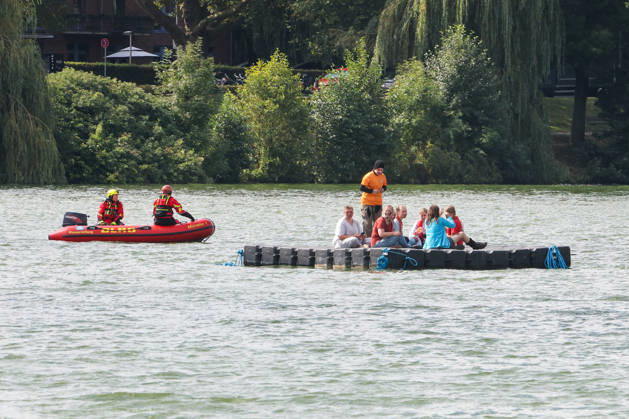 North Rhine-Westphalia Day 2026: Celebrations marking the state’s 80th anniversary in Münster; DLRG rescue drill on Lake Aasee. The goal is to demonstrate how a rescue operation unfolds in an emergency. During a spectacular water rescue drill, various emergency response teams show how they work hand in hand