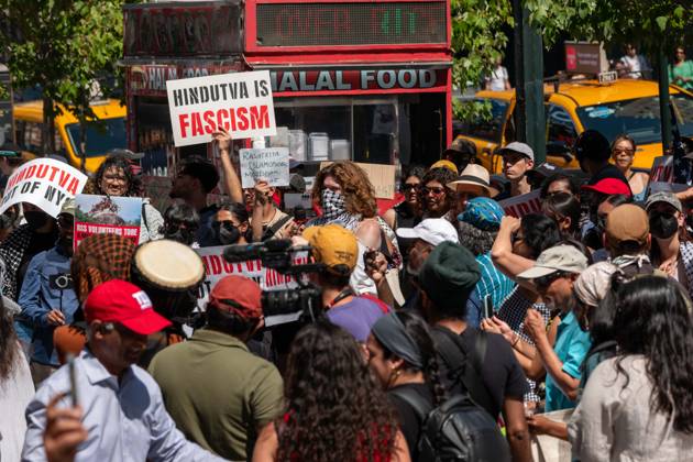 New York, NY- August 29: People Protest Against the RSS Chief Mohan Bhagwat, Hindu Nationalism,, and Hindutva in Front of Madison Square Garden on August 29, 2026. This protest is due to RSS Chief Mohan Bhagwat speaking at Madison Square Garden as attendees begin to show up and clashes arise. Credit: AdMedia USA  - ZUMAa123 20050930_zaa_a123_068 Copyright: xCamaraxPorterx