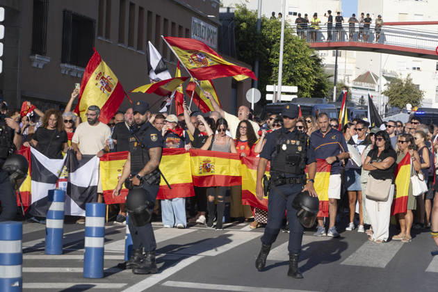 Peaceful demonstration organized by neighborhood associations in Ceuta: Dozens of people during a peaceful demonstration on August 29, 2026, in Ceuta, Spain. The demonstration, which was distinctly peaceful in nature, was organized by several neighborhood associations under the slogan Ceuta United, Ceuta at Peace. Another march planned for tonight was ultimately canceled by its organizers to prevent people who incite violence from joining them, after they were alerted to the possible arrival of extremist groups. AUGUST 29, 2026, Ceuta, Spain Copyright: xMarcosxMorenox 7737684