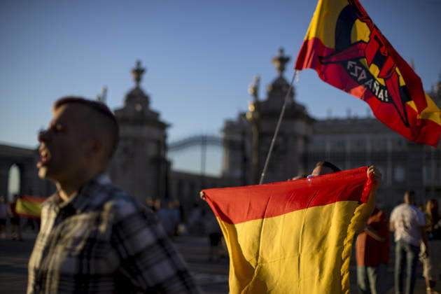 August 29, 2026, Madrid, Madrid, Spain: Several members of the far-right groups Europe Save Act, Revuelta, and Reconquista, carrying Spanish flags, held a rally in Madrid s Plaza de la ArmeroÂ­a to unfurl a giant banner in support of remigration. Madrid Spain - ZUMAs296 20260829_znp_s296_003 Copyright: xLuisxSotox