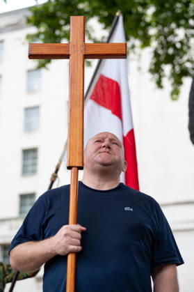 August 29, 2026, London, United Kingdom: A UKIP supporter holds a wooden cross during speeches at the No Sharia Low march outside downing Street. Supporters of the UK Independence Party (UKIP), led by party leader Nick Tenconi, took part in the No Sharia Law march from Hyde Park Corner to Downing Street in London. Demonstrators marched through the capital opposing the application of Sharia law in the United Kingdom, carrying banners expressing opposition to Islamic immigration to the UK. London United Kingdom  - ZUMAs197 20260829_aaa_s197_126 Copyright: xAndreaxDomeniconix