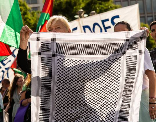 August 29, 2026, Berlin, Germany: BERLIN, GERMANY, AUGUST 29, 2026: Hundreds of people take part in a pro-Palestinian demonstration in central Berlin, criticizing the German government s policy toward Israel and its position on the war in Gaza. Police in riot gear accompany the march, which is led by members of the Palestinian diaspora. The demonstration concludes near Berlin City Hall, where participants display an installation commemorating children killed in Gaza, including a vehicle presented in reference to Hind Rajab, a Palestinian girl killed in Gaza in 2024. Berlin Germany - ZUMAq101 20260829_zna_q101_173 Copyright: xAndro SxTrujillox