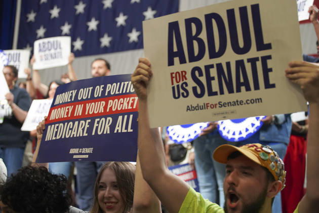 MI Democratic Party holds nominating convention LANSING, MICHIGAN, USA - AUGUST 29: Attendees of the Michgan Democratic Nominating Conference hold signs for Dr. Abdul El Sayed for US Senate in Lansing MI, on August 29th, 2026. Katie McTiernan Anadolu Michigan United States. Editorial use only. Please get in touch for any other usage.  Copyright: x2026xAnadoluxKatiexMcTiernanx