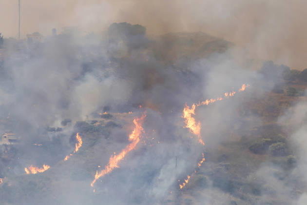 Wildfires on Italy s Sicily island threaten residential areas PALERMO, ITALY - AUGUST 29: Wildfires broke out at several locations threatened residential areas in some parts on Italy s southern island of Sicily, on August 29, 2026. Near the city of Palermo, a fire that started yesterday afternoon in the maquis shrubland stretching between the town of Ciminna and Ventimiglia di Sicilia affected a wide area. Firefighting teams responded to bring the fire under control, working from the ground with water tankers and from the air with firefighting planes and helicopters. One person injured in the fire was transported to hospital by air ambulance helicopter, while many others were forced to leave their homes along with their animals due to the f  Copyright: x2026xAnadoluxAlbertoxLoxBiancox
