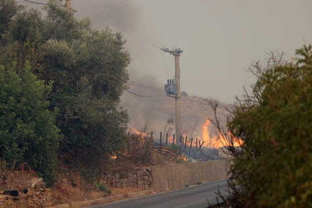 Wildfires on Italy s Sicily island threaten residential areas PALERMO, ITALY - AUGUST 29: Wildfires broke out at several locations threatened residential areas in some parts on Italy s southern island of Sicily, on August 29, 2026. Near the city of Palermo, a fire that started yesterday afternoon in the maquis shrubland stretching between the town of Ciminna and Ventimiglia di Sicilia affected a wide area. Firefighting teams responded to bring the fire under control, working from the ground with water tankers and from the air with firefighting planes and helicopters. One person injured in the fire was transported to hospital by air ambulance helicopter, while many others were forced to leave their homes along with their animals due to the f  Copyright: x2026xAnadoluxAlbertoxLoxBiancox