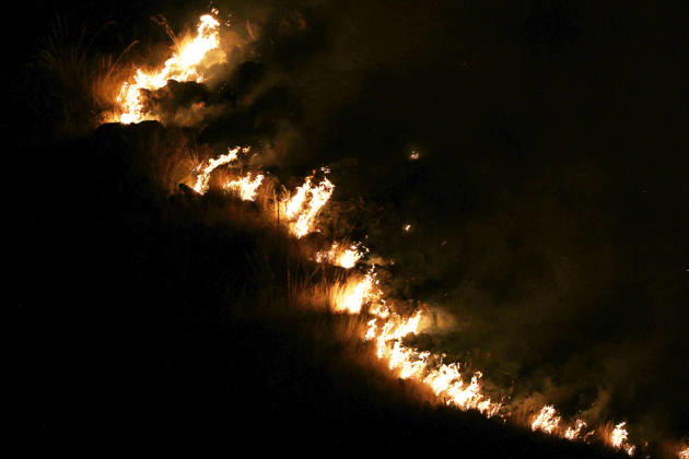 Wildfires on Italy s Sicily island threaten residential areas PALERMO, ITALY - AUGUST 29: Wildfires broke out at several locations threatened residential areas in some parts on Italy s southern island of Sicily, on August 29, 2026. Near the city of Palermo, a fire that started yesterday afternoon in the maquis shrubland stretching between the town of Ciminna and Ventimiglia di Sicilia affected a wide area. Firefighting teams responded to bring the fire under control, working from the ground with water tankers and from the air with firefighting planes and helicopters. One person injured in the fire was transported to hospital by air ambulance helicopter, while many others were forced to leave their homes along with their animals due to the f  Copyright: x2026xAnadoluxAlbertoxLoxBiancox