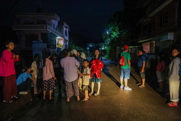 People in Nepal flee homes amid flash flood warning BIDUR, NEPAL - AUGUST 30: Residents living along Trishuli River flee homes early in the morning as authorities issue new flash flood warning, in Bidir, Nuwakot, Nepal, on August 30, 2026. More than 2,000 people remain missing while hundreds of people have died, following the flash flood and landslide near the Nepal-China border earlier. Among the missing foreign nationals include those from China, India, the United States, Australia, the United Kingdom and South Korea. Daniel Ceng Anadolu Bidur Nepal. Editorial use only. Please get in touch for any other usage. Copyright: x2026xAnadoluxDanielxCengx