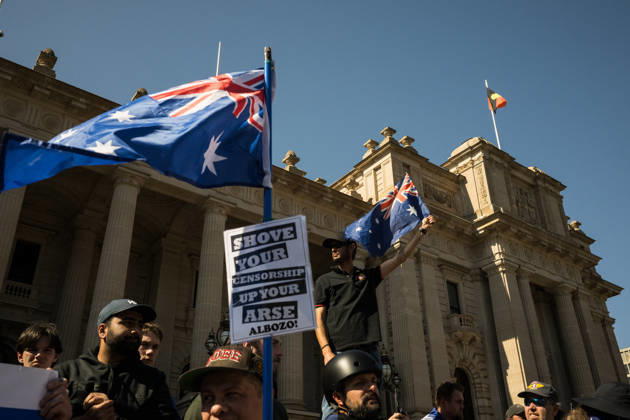 ANTI IMMIGRATION RALLY, Anti immigration protestors converged on the steps of Parliament house during a far right March for Australia anti-immigration rally in Melbourne, Sunday, August 30, 2026. ( NO ARCHIVING MELBOURNE VICTORIA AUSTRALIA Copyright: xCHRISTOPHERxHOPKINSx 20260830110747949037