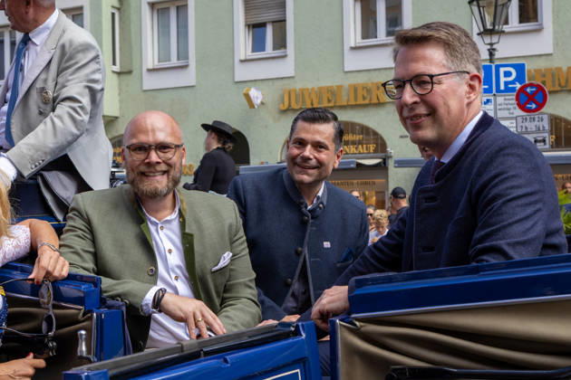 Augsburg, Bavaria, Germany - August 29, 2026: Traditional Plärrer parade in Augsburg. Dr. Fabian Mehring (Free Voters), Markus Blume (CSU), and Augsburg™s mayor, Dr. Florian Freund (SPD), ride together in a carriage through the city center during the traditional Plärrer parade