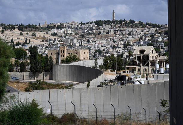 A view of the Israeli separation wall cutting off the citizens of Abu Dis from reaching East Jerusalem without going through a time consuming checkpoint, on Sunday, August 30, 2026. Thousands of Palestinian residents of East Jerusalem are forced to go through checkpoints to reach their schools, jobs, hospitals and visit family because of the separation wall.  JER2026083001 DEBBIExHILL