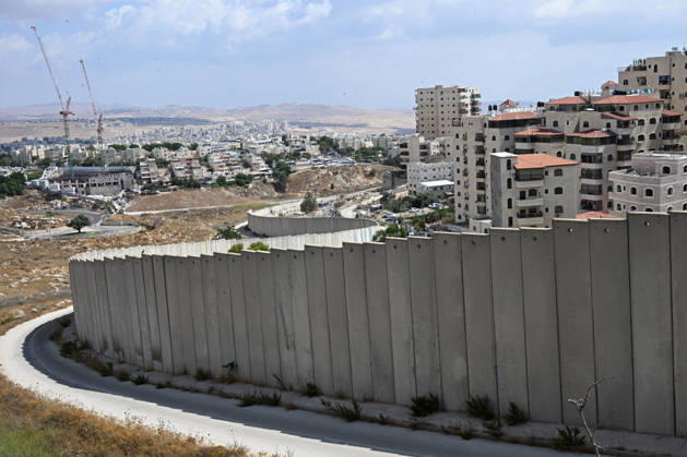 A view of the Israeli separation wall cutting off the citizens of Shuafat from reaching East Jerusalem, without passing through a time consuming checkpoint, on Sunday, August 30, 2026. Thousands of Palestinian residents of East Jerusalem are forced to go through checkpoints to reach their schools, jobs, hospitals and visit family because of the separation wall.  JER2026083003 DEBBIExHILL