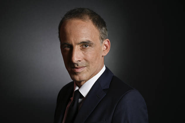 Raphael Glucksmann on Franc Jeu - Paris Raphael Glucksmann poses for pictures ahead of an interview for Franc Jeu on France 2 channel in Paris, France on August 30, 2026. Photo by Stephane Le Tellec ABACAPRESS.COM Paris France  Copyright: xLexTellecxStephane ABACAx