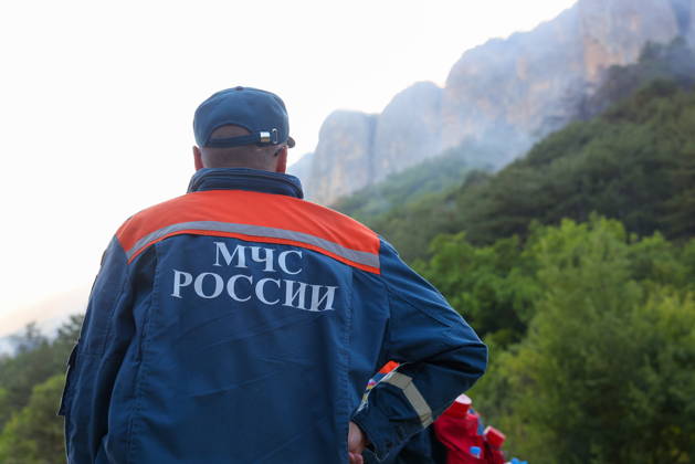 RUSSIA, REPUBLIC OF CRIMEA - AUGUST 30, 2026: Emergency service workers at the scene of a wildfire on Chishma-Kaya Rocks in the vicinity of Mangul-Kale in the Bakhchisarai District. Maxim Churusov TASS  96853715
