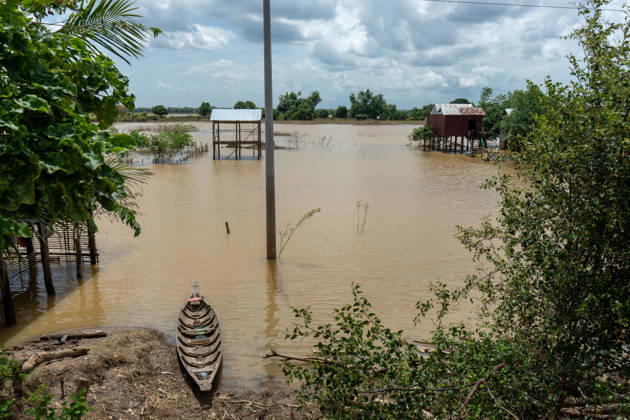 Flooded Kratie braces for another round of flooding KRATIE, CAMBODIA - AUGUST 30: More than 4,000 hectares of rice fields have been inundated by floods across four provinces, including Kratie province, Cambodia, as seen on August 30, 2026. Farmers in affected agricultural areas navigate boats through their fields or wade through the water, while livestock and farm equipment have been moved to higher ground along roads that remain above the floodwaters. Magdalena Chodownik Anadolu Kratie Cambodia. Editorial use only. Please get in touch for any other usage.  Copyright: x2026xAnadoluxMagdalenaxChodownikx
