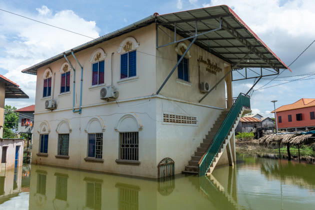 Flooded Kratie braces for another round of flooding PHUMI PREAK CHIK, CAMBODIA - AUGUST 30: Floodwaters have inundated homes, a mosque and a school in Phumi Preak Chik, Cambodia, on August 30, 2026. Children swim and play in the flooded courtyards of their homes, while some residents remain surrounded by the water. Magdalena Chodownik Anadolu Phumi Preak Chik Cambodia. Editorial use only. Please get in touch for any other usage.  Copyright: x2026xAnadoluxMagdalenaxChodownikx