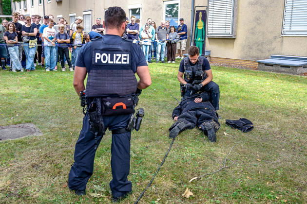75 Years of the Federal Police: Public Celebration Hosted by the Federal Police Headquarters in Hanover The Taser has been in use by Hanover Federal Police patrols since