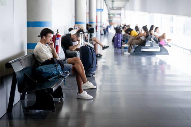 The DGT anticipates 6.9 million trips during the final special summer travel operation. Passengers wait at the South Bus Station during the summer return operation, on August 30, 2026, in Madrid, Spain. This year, the special operation began at 3:00 p.m. on Friday, August 28, and will conclude at midnight on Monday, August 31. The DGT estimates that the return travel will occur in waves and, as is the case every year, they will coincide with the outbound travel of those taking their vacations in September and with those returning to their usual residences in other European countries after the summer break. Furthermore, this return operation also coincides with the MotoGP Aragon Grand Prix, an event that will generate significant traffic—pa Copyright: xA.xPÃ rezxMecax 7738880